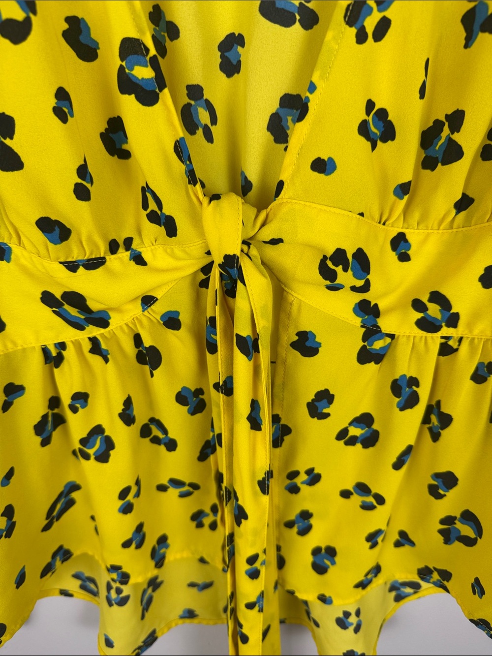 Cabi Presentation Blouse Yellow Floral Cheetah Print Tie Front Peplum M - Picture 8 of 12